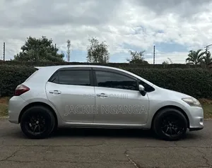 Toyota Auris 2010 Silver