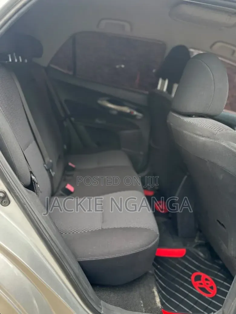 Toyota Auris 2010 Silver