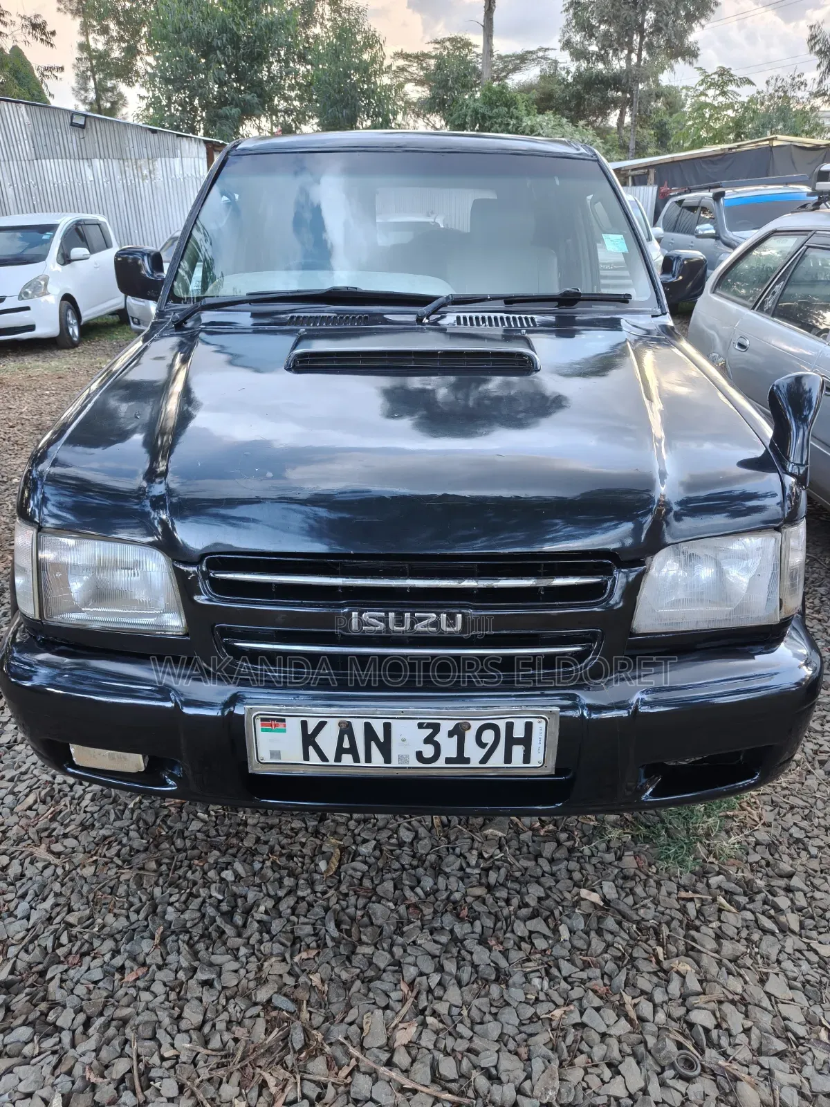 Isuzu Trooper 2000 Black