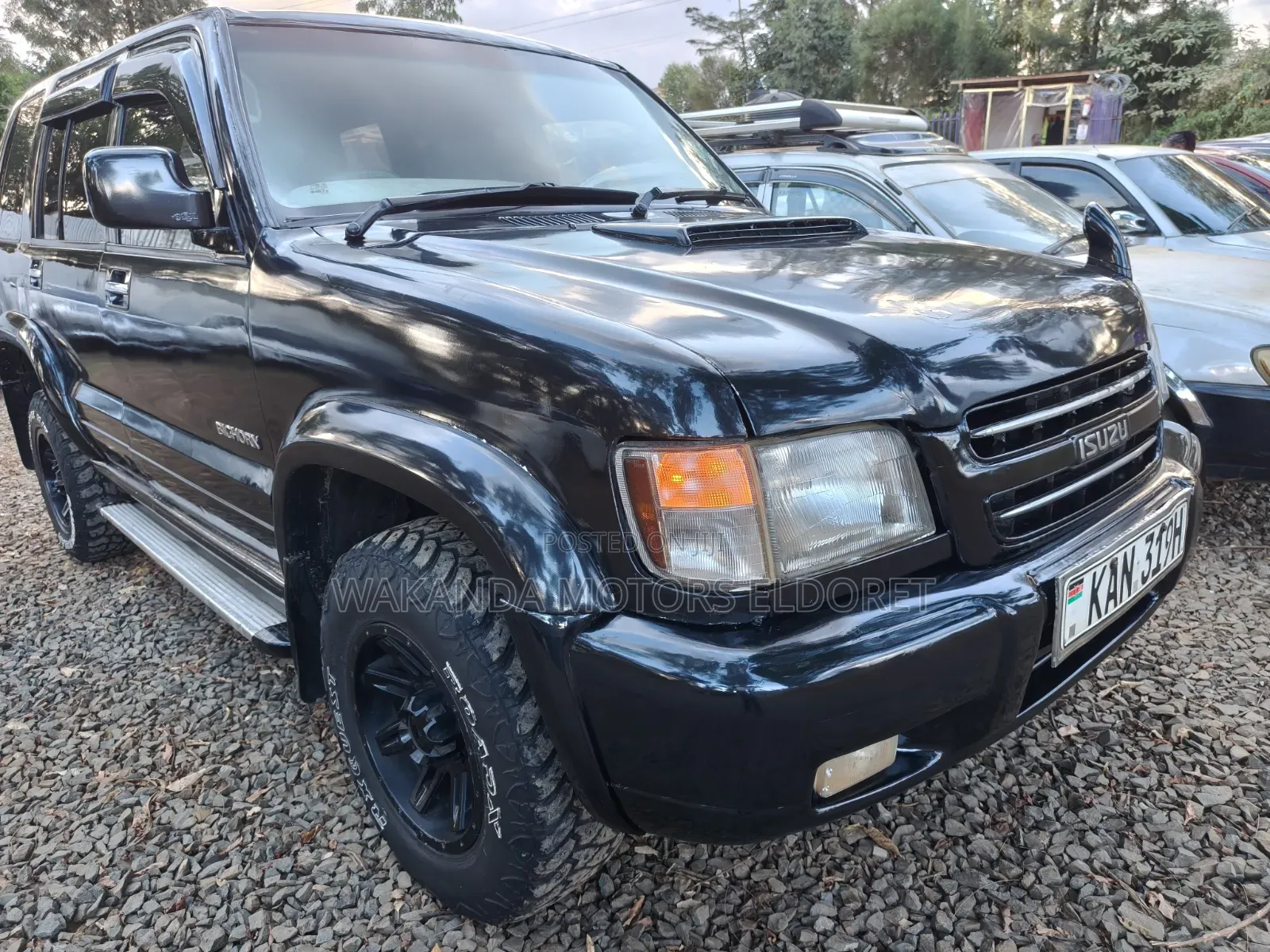 Isuzu Trooper 2000 Black
