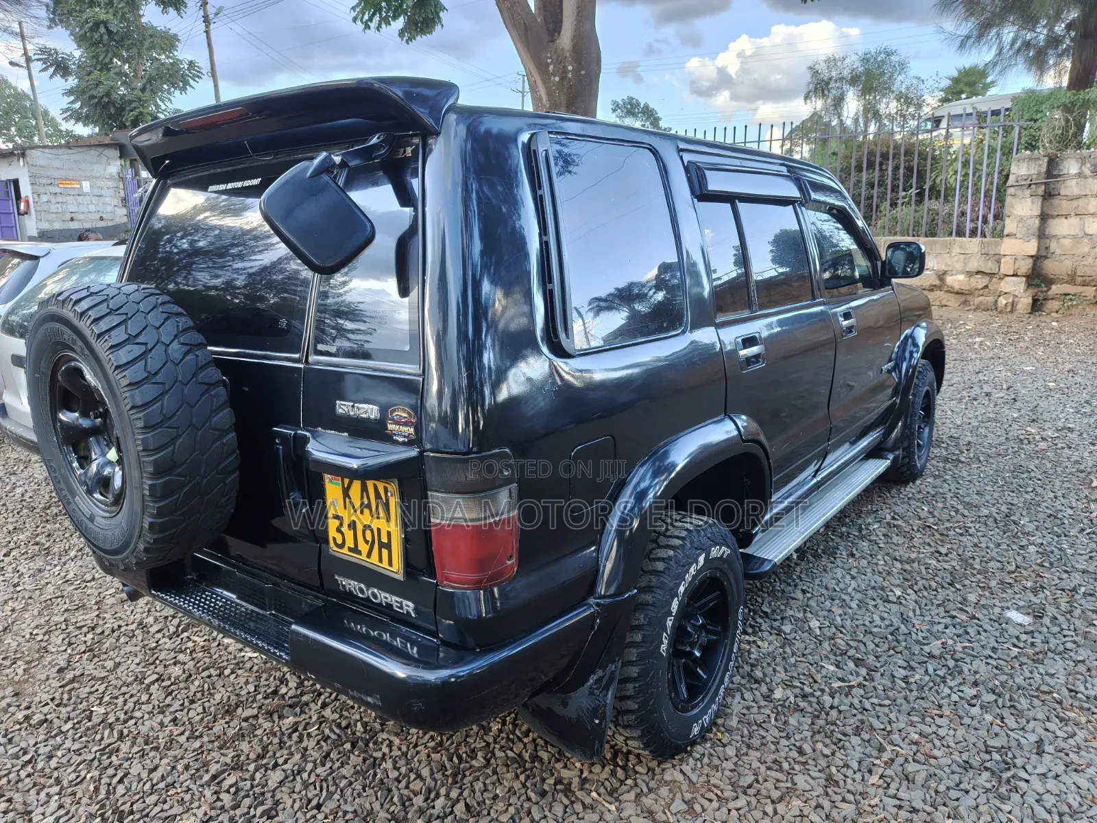Isuzu Trooper 2000 Black