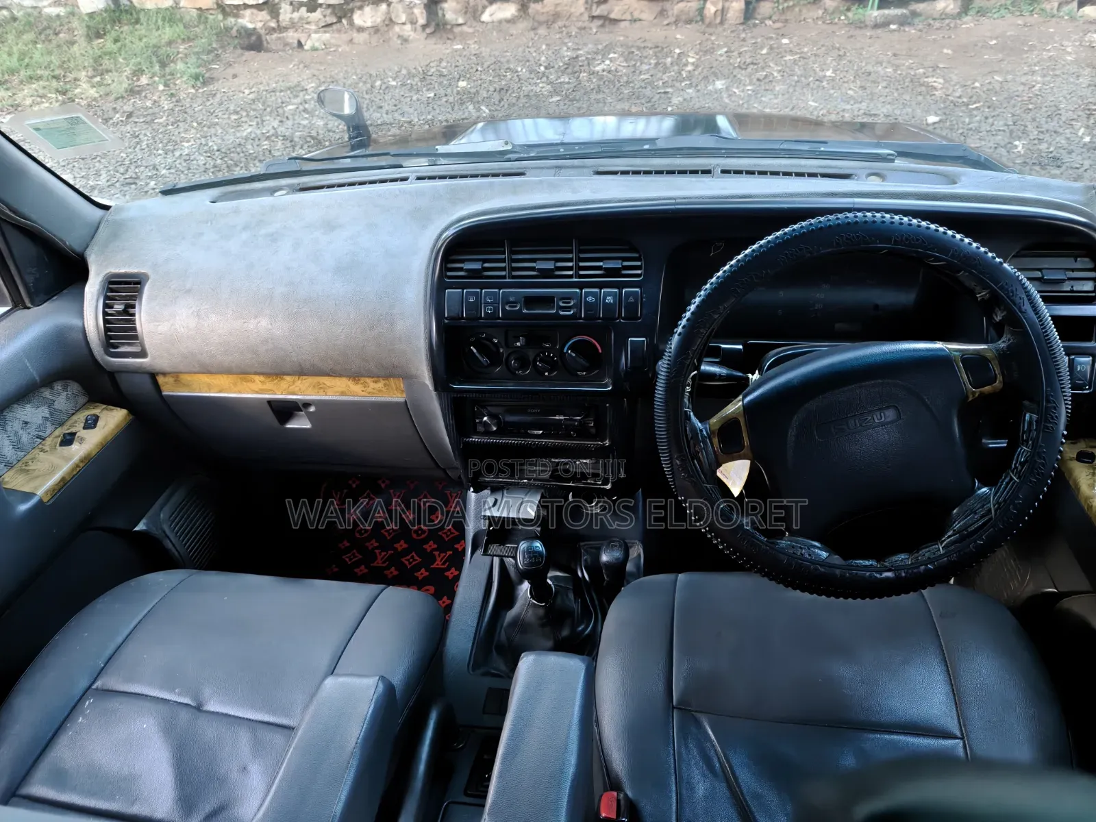 Isuzu Trooper 2000 Black