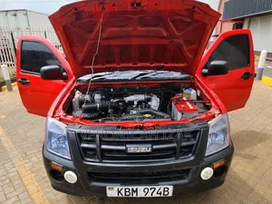 Isuzu D-MAX 2010 Red
