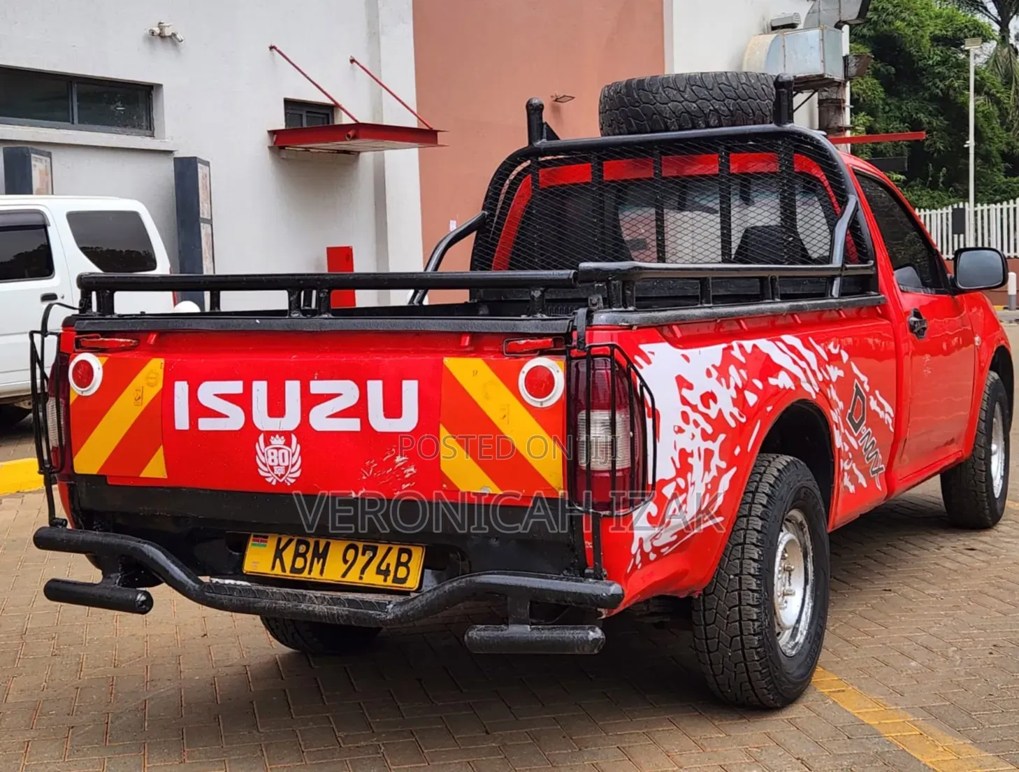 Isuzu D-MAX 2010 Red