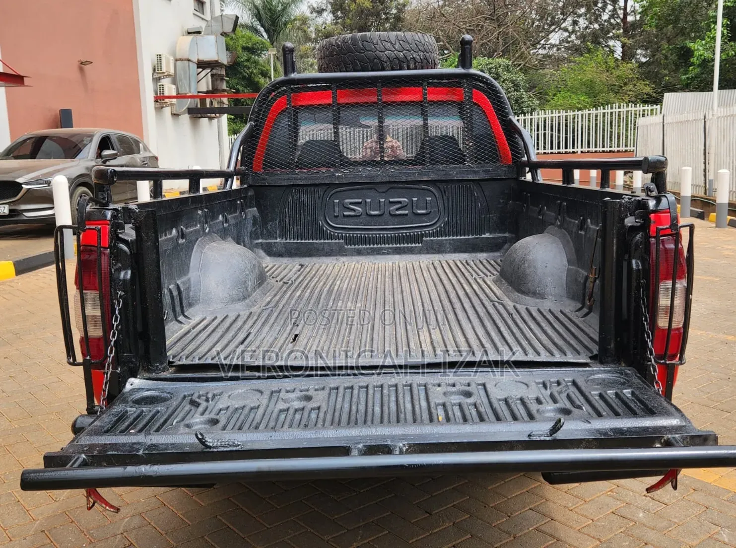 Isuzu D-MAX 2010 Red