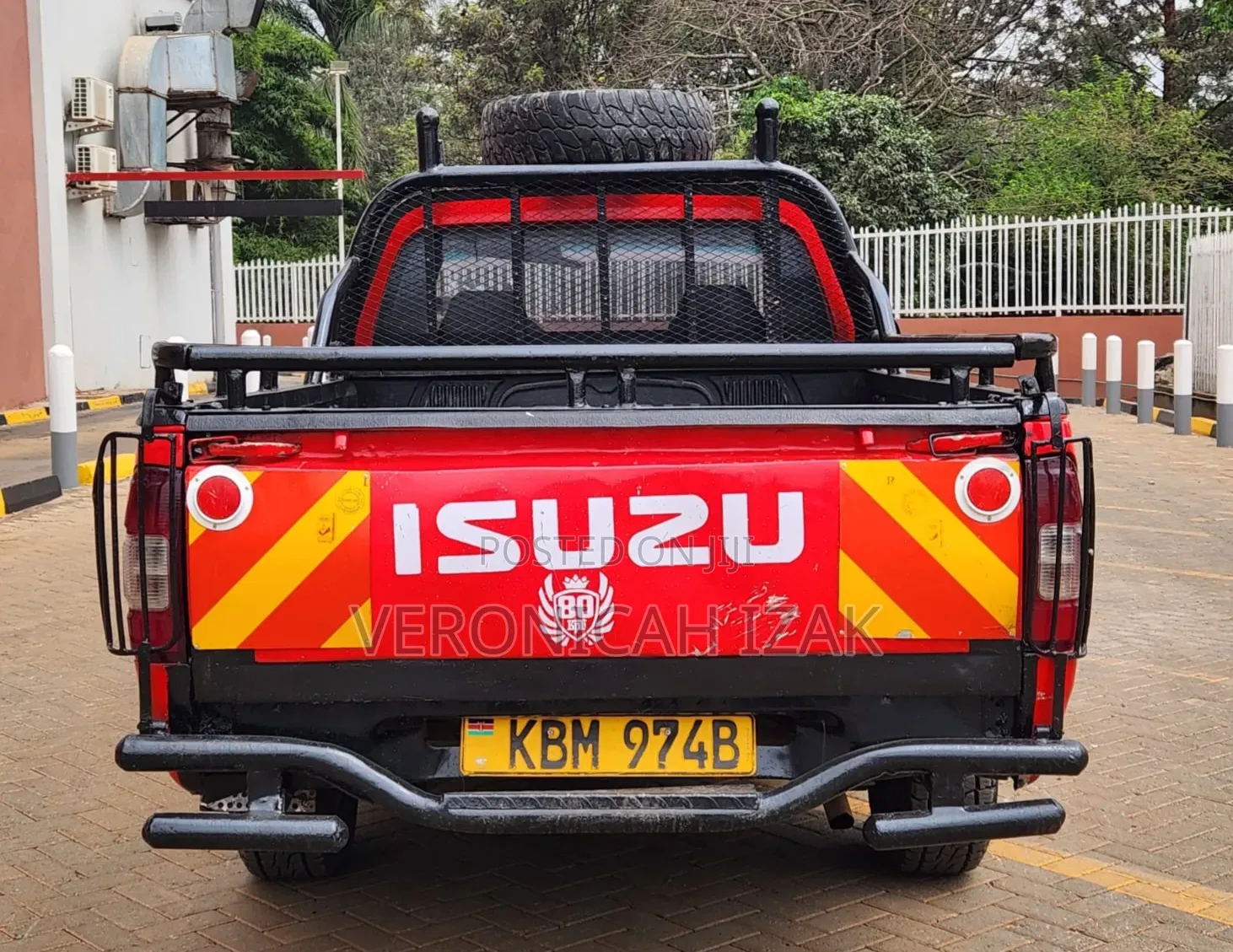 Isuzu D-MAX 2010 Red