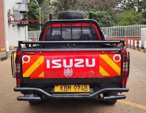 Isuzu D-MAX 2010 Red