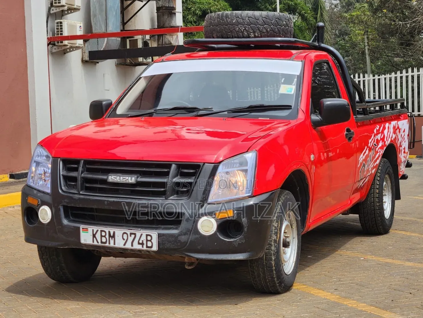 Isuzu D-MAX 2010 Red