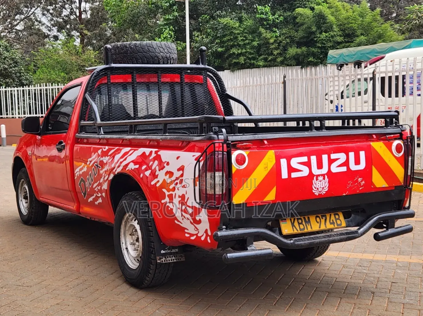 Isuzu D-MAX 2010 Red