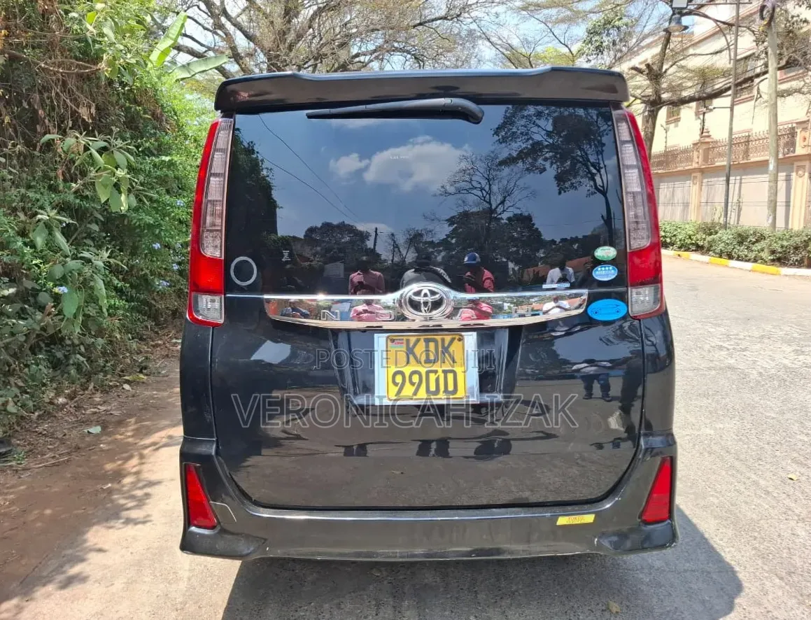 Toyota Noah 2015 Black