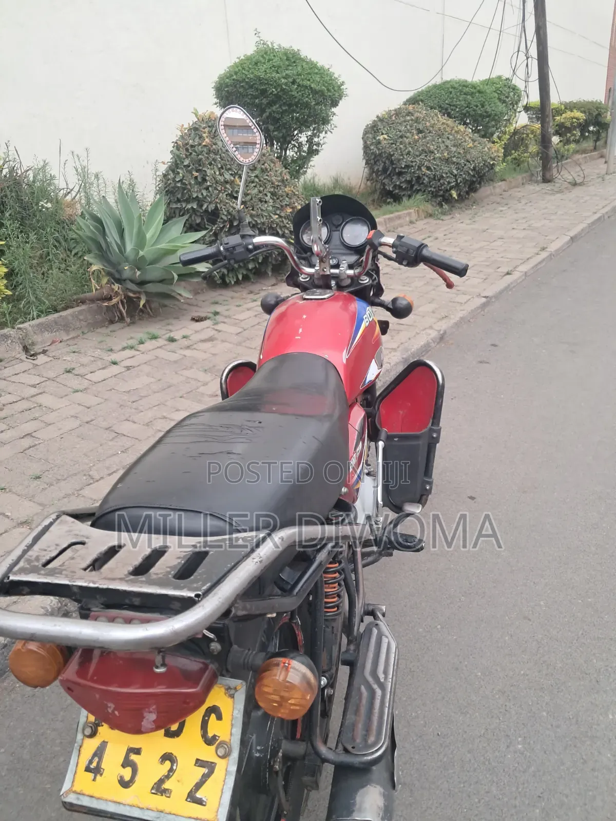 Bajaj Boxer 150 UG 2024 Red