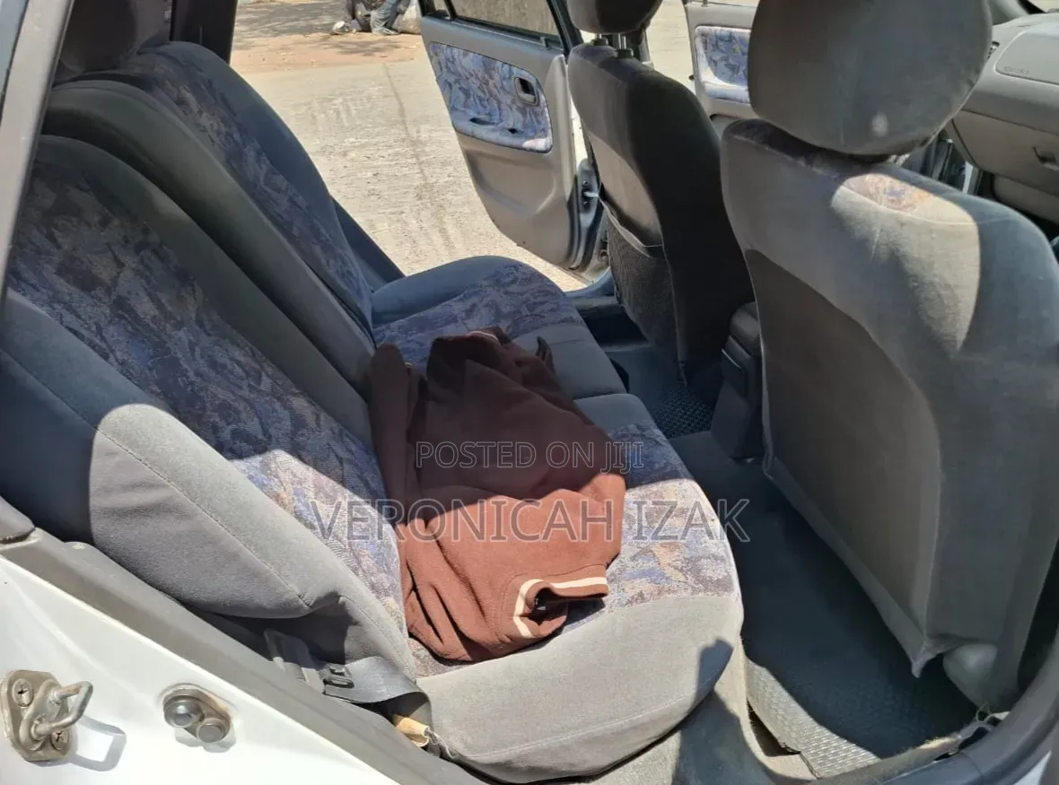 Toyota Corolla 1998 White