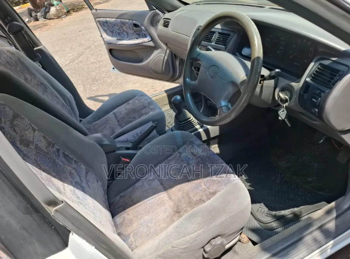 Toyota Corolla 1998 White