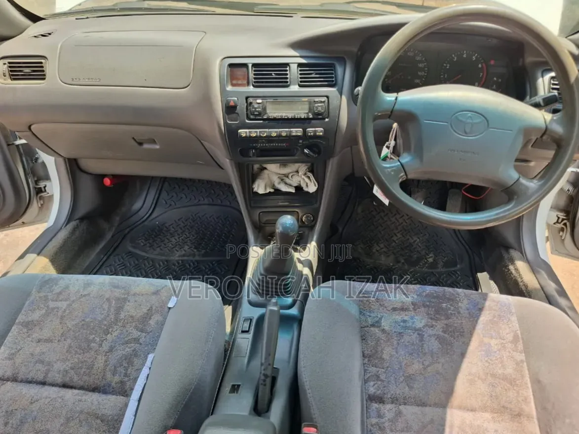 Toyota Corolla 1998 White