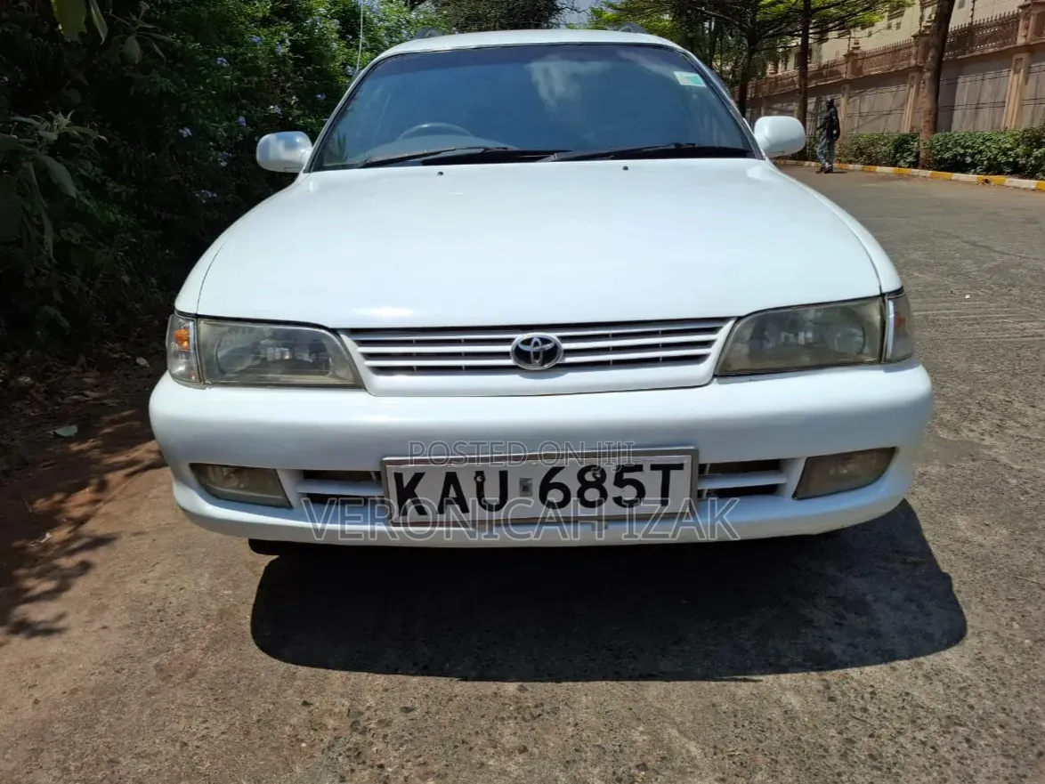 Toyota Corolla 1998 White