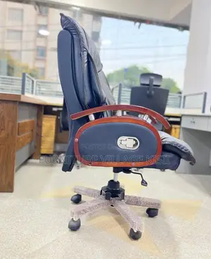 Office Chair; Executive Leather Directors Chair