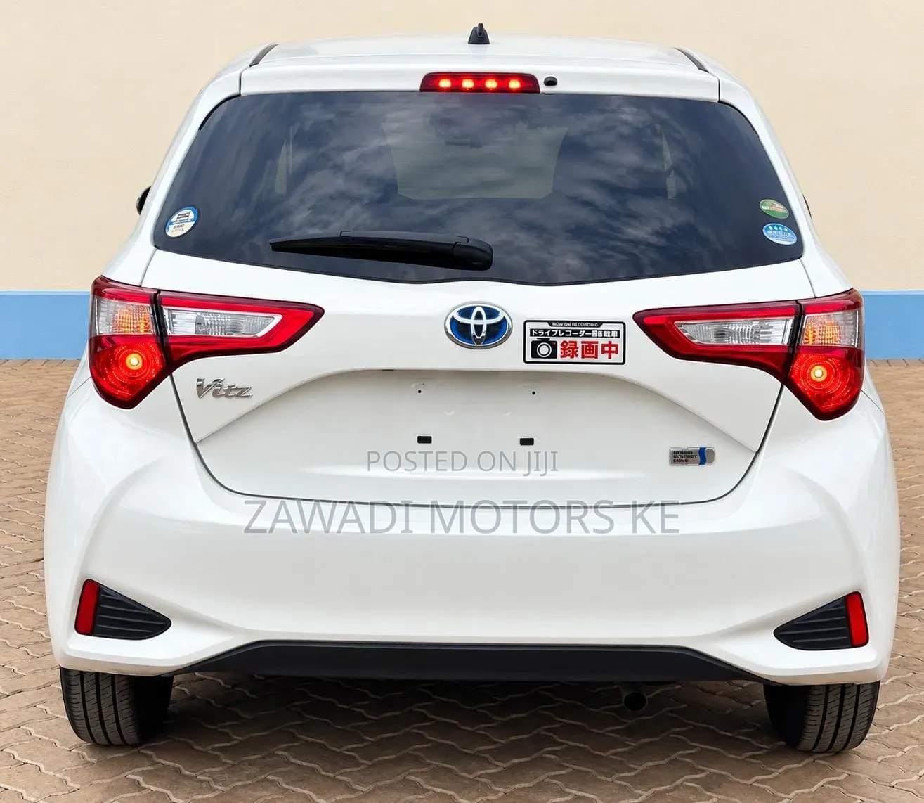 Toyota Vitz 1.5 FWD Hybrid 5dr 2019 Off white