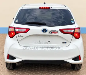 Toyota Vitz 1.5 FWD Hybrid 5dr 2019 Off white