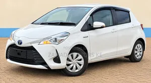 Toyota Vitz 1.5 FWD Hybrid 5dr 2019 Off white