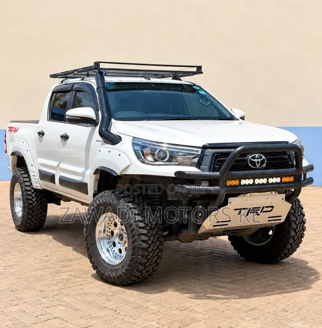 Toyota Hilux Revo Double Cab Deisel 2.4 AWD 2019 White