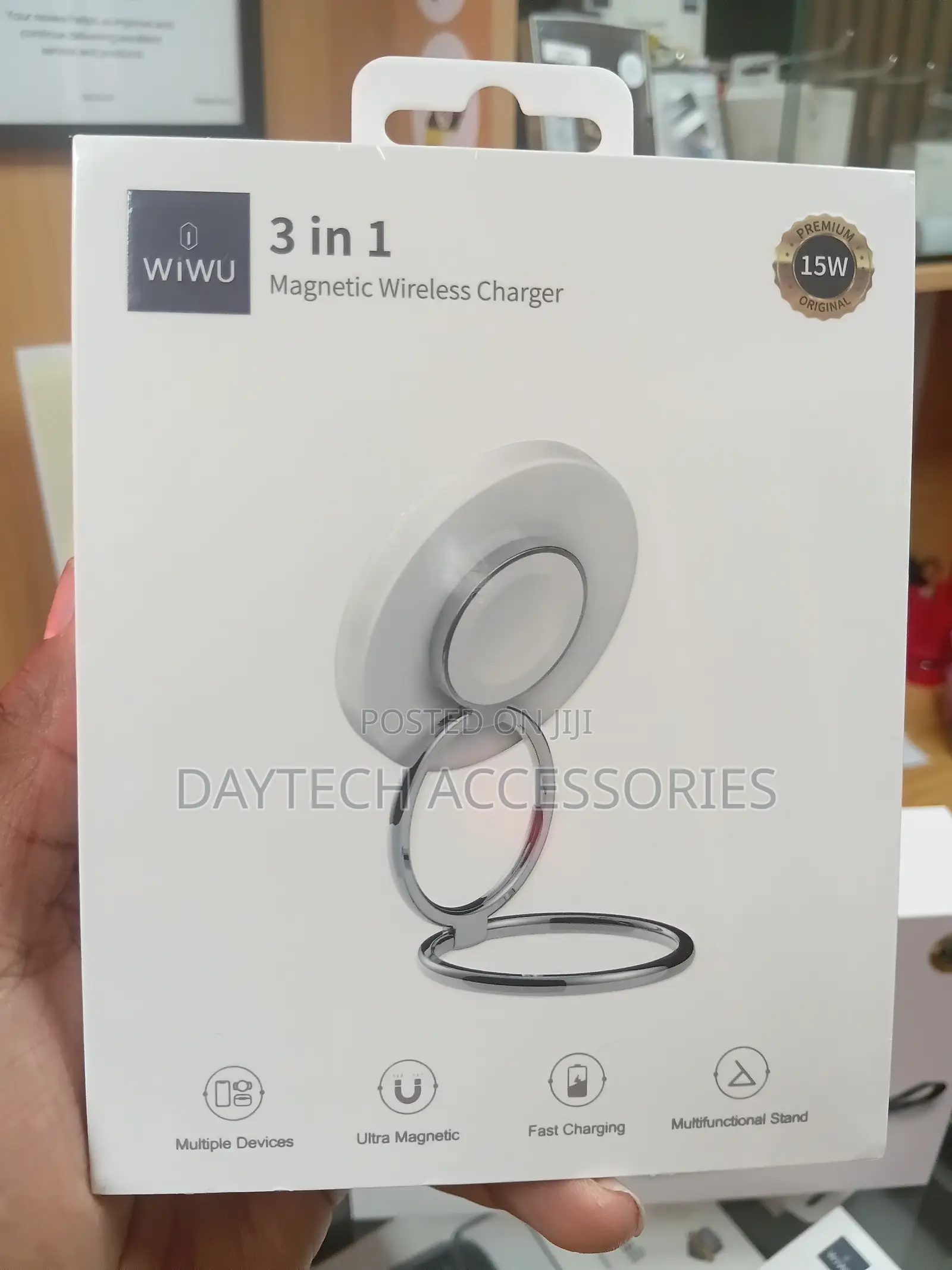 The WiWu Wi-W027 3-in-1 Magnetic Wireless Charger 15W Charging.