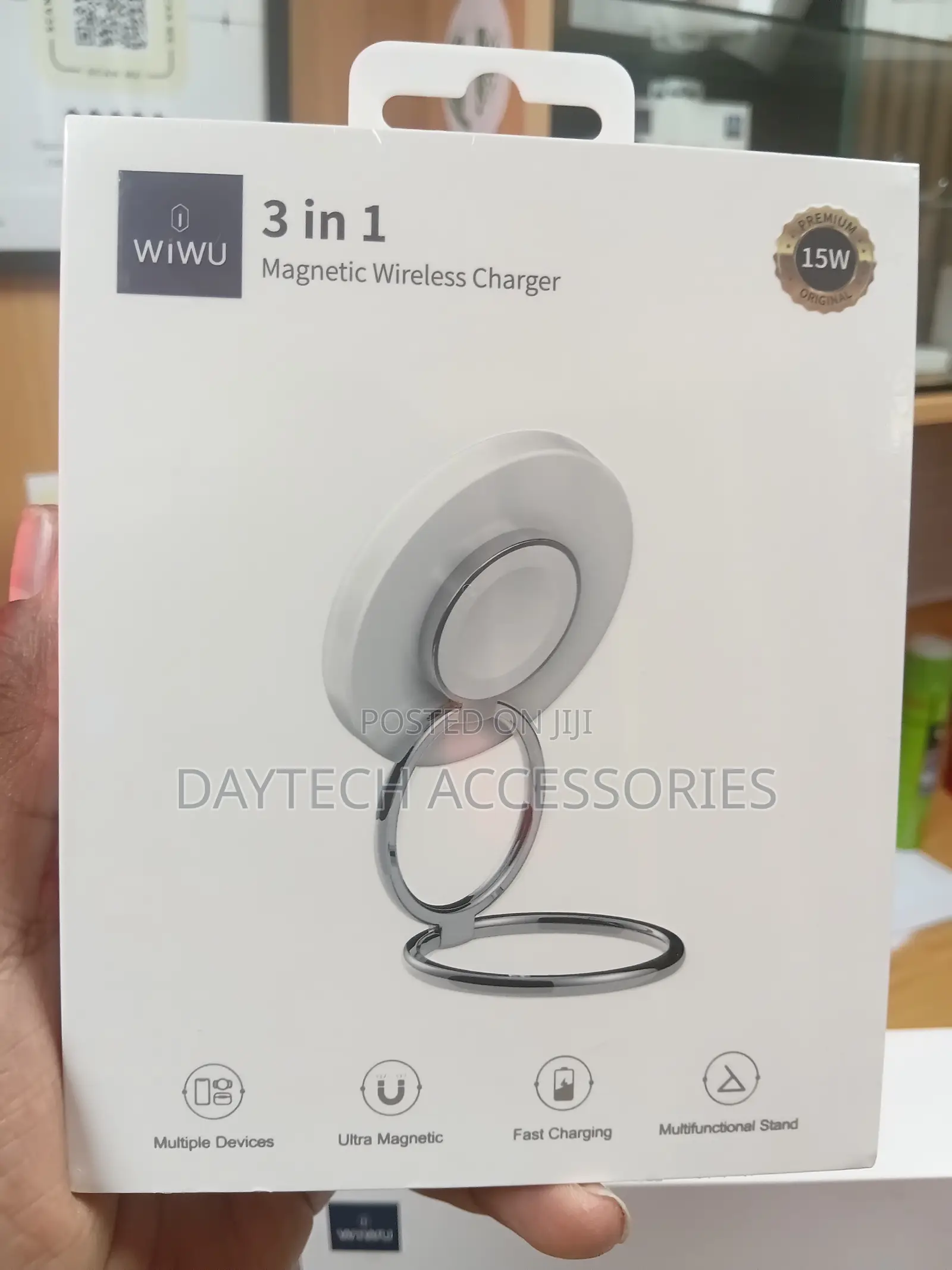 The WiWu Wi-W027 3-in-1 Magnetic Wireless Charger 15W Charging.