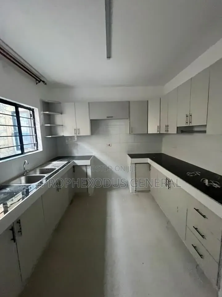 4bdrm Bungalow in Matasia for sale