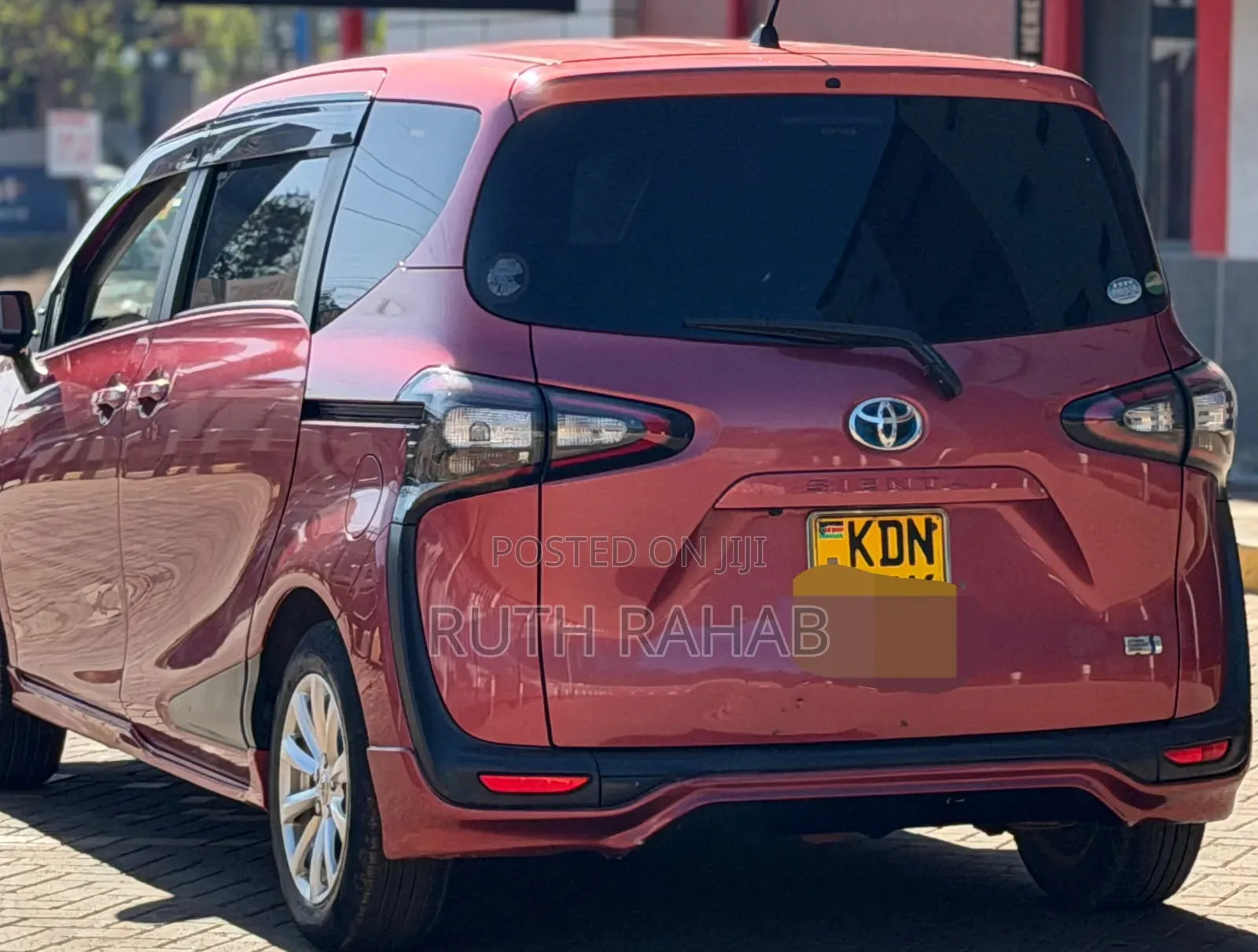 Toyota Sienta 2017 Maroon