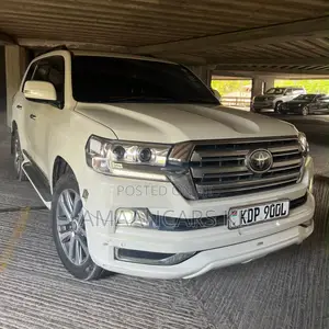 Toyota Land Cruiser 4.6 V8 ZX 2018 White
