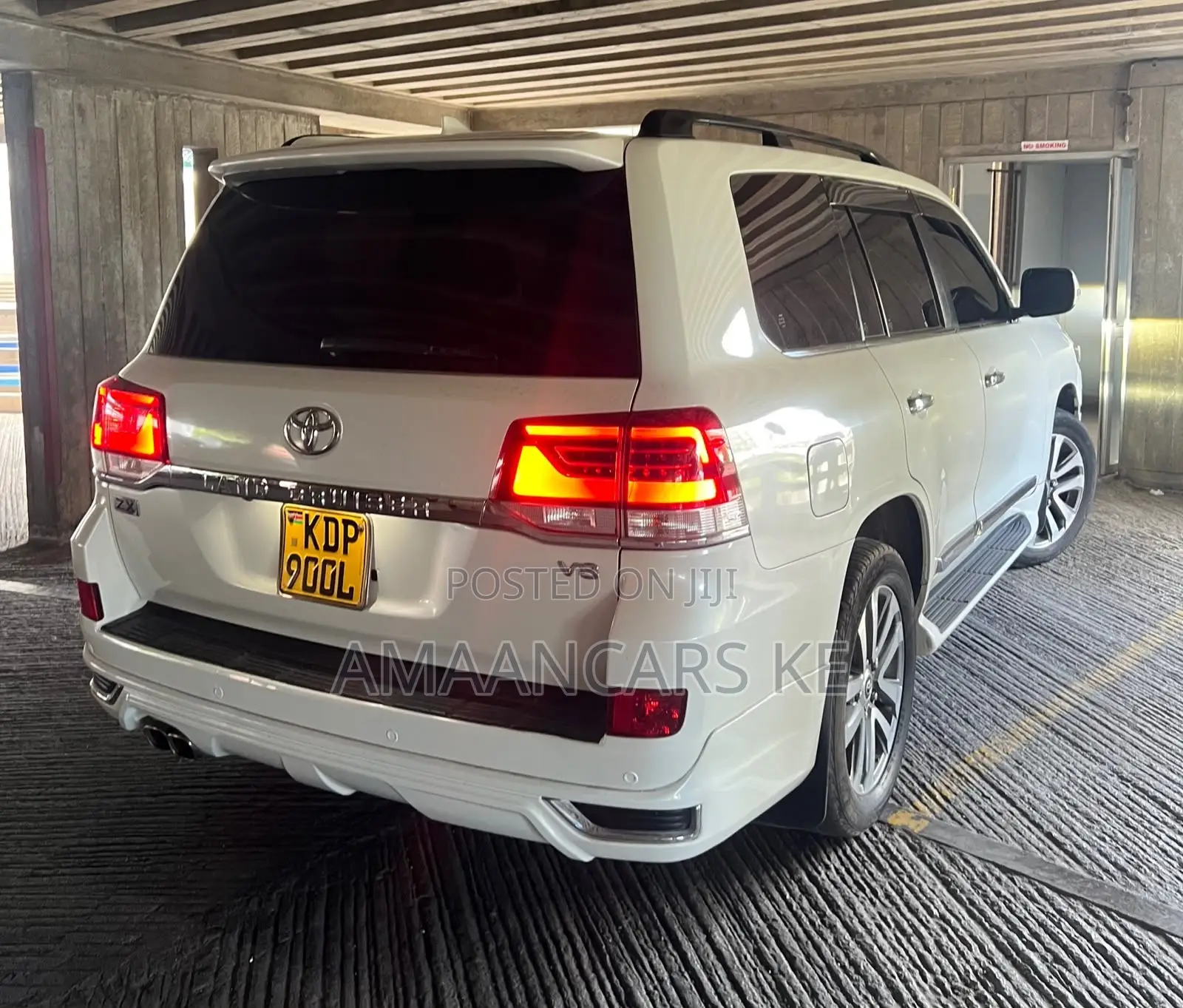 Toyota Land Cruiser 4.6 V8 ZX 2018 White