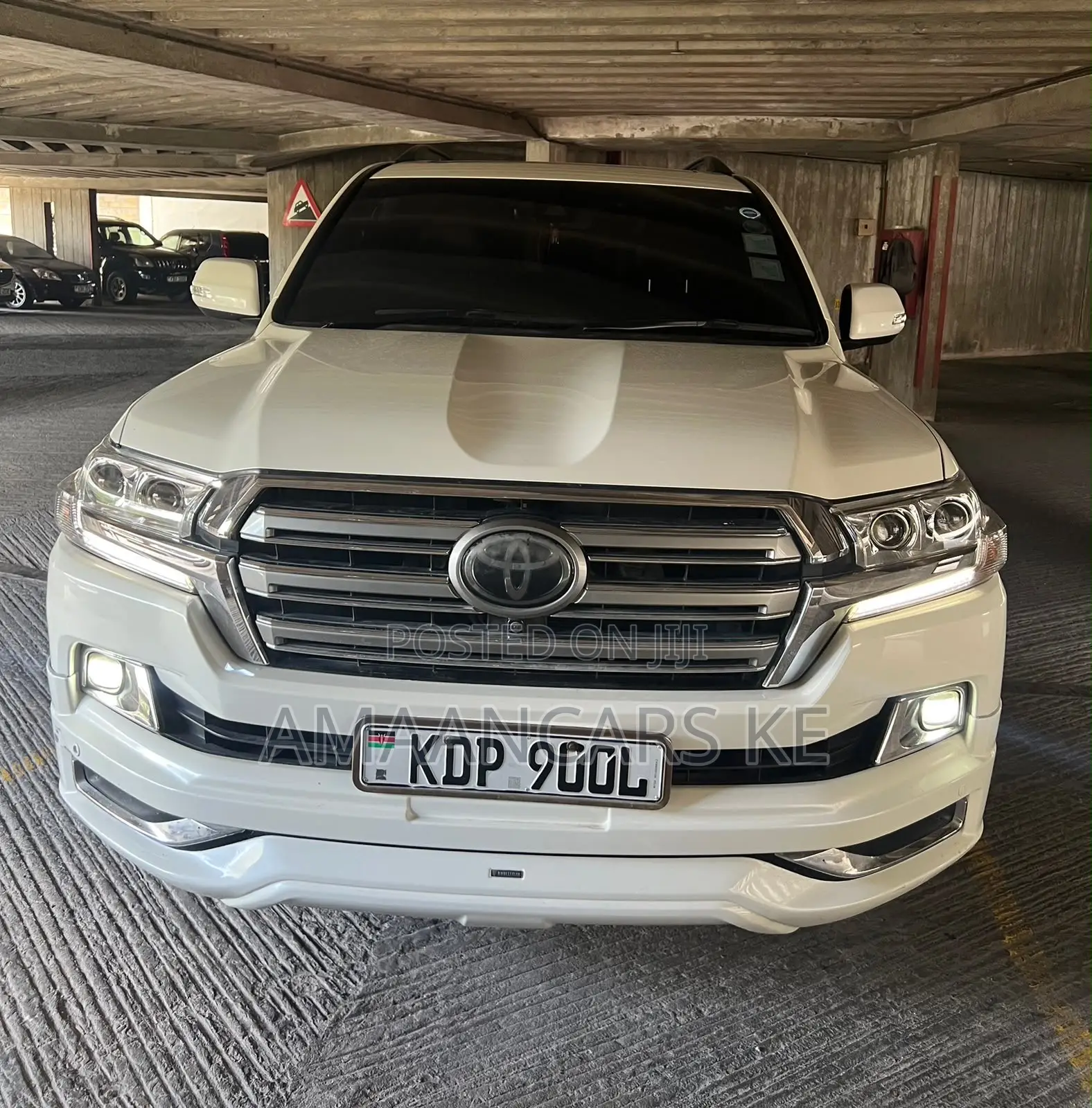 Toyota Land Cruiser 4.6 V8 ZX 2018 White