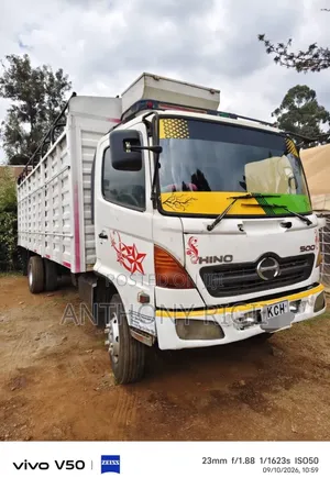 Hino 500 Truck 2009 White