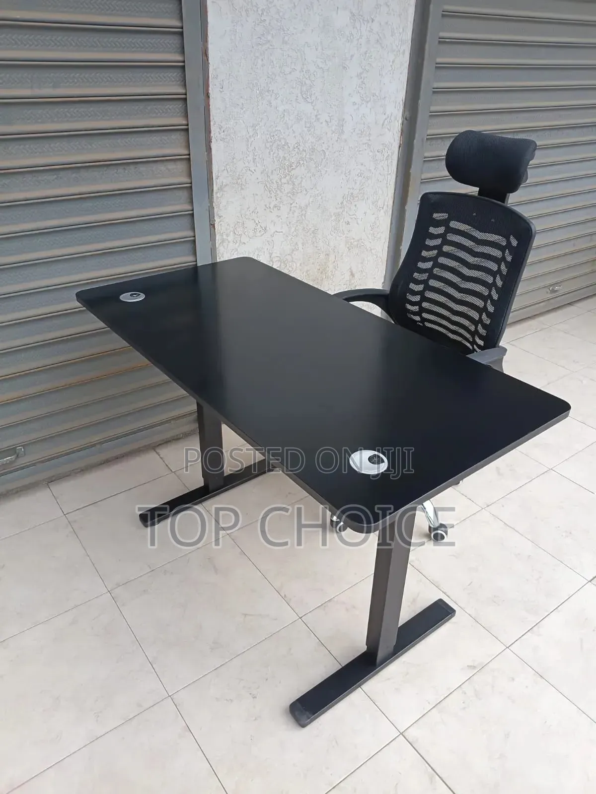 1.4m : Electric Monitored Adjustable Computer Desk