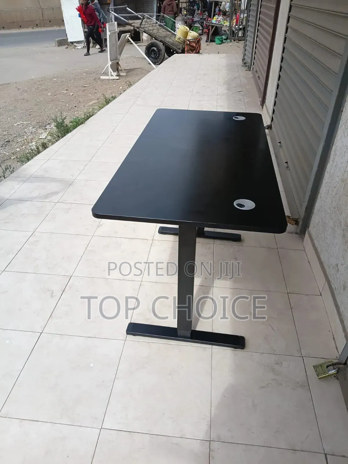 1.4m : Electric Monitored Adjustable Computer Desk