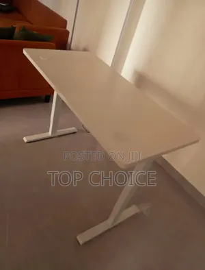 1.4m : Electric Monitored Adjustable Computer Desk