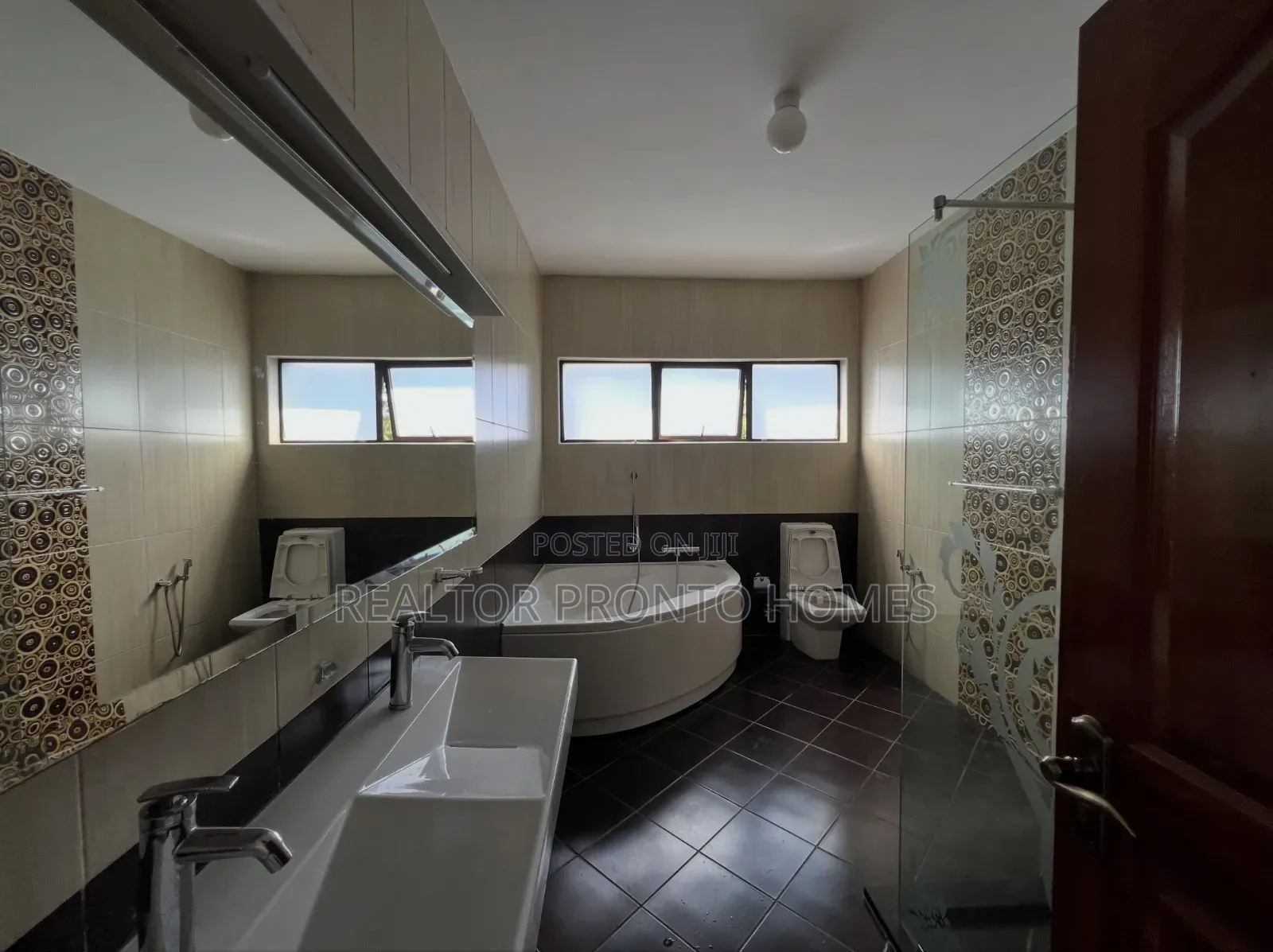 4bdrm Townhouse / Terrace in Westlands, Raphta Road Area for rent