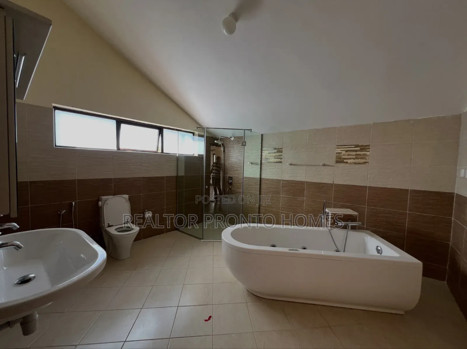 4bdrm Townhouse / Terrace in Westlands, Raphta Road Area for rent
