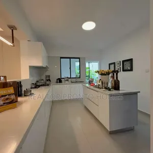 5bdrm Apartment in Kilimani, Hurlingham for sale