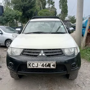 Mitsubishi L200 Club Cab 2.5 180hp 4WD 2015 White