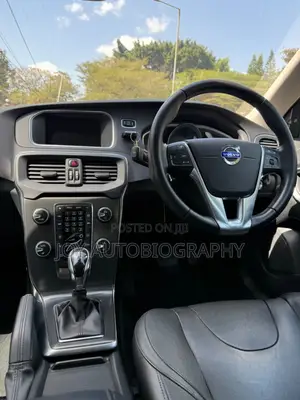 Volvo V40 2016 Black