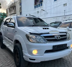 Toyota Fortuner 3.0 D AWD 2008 White