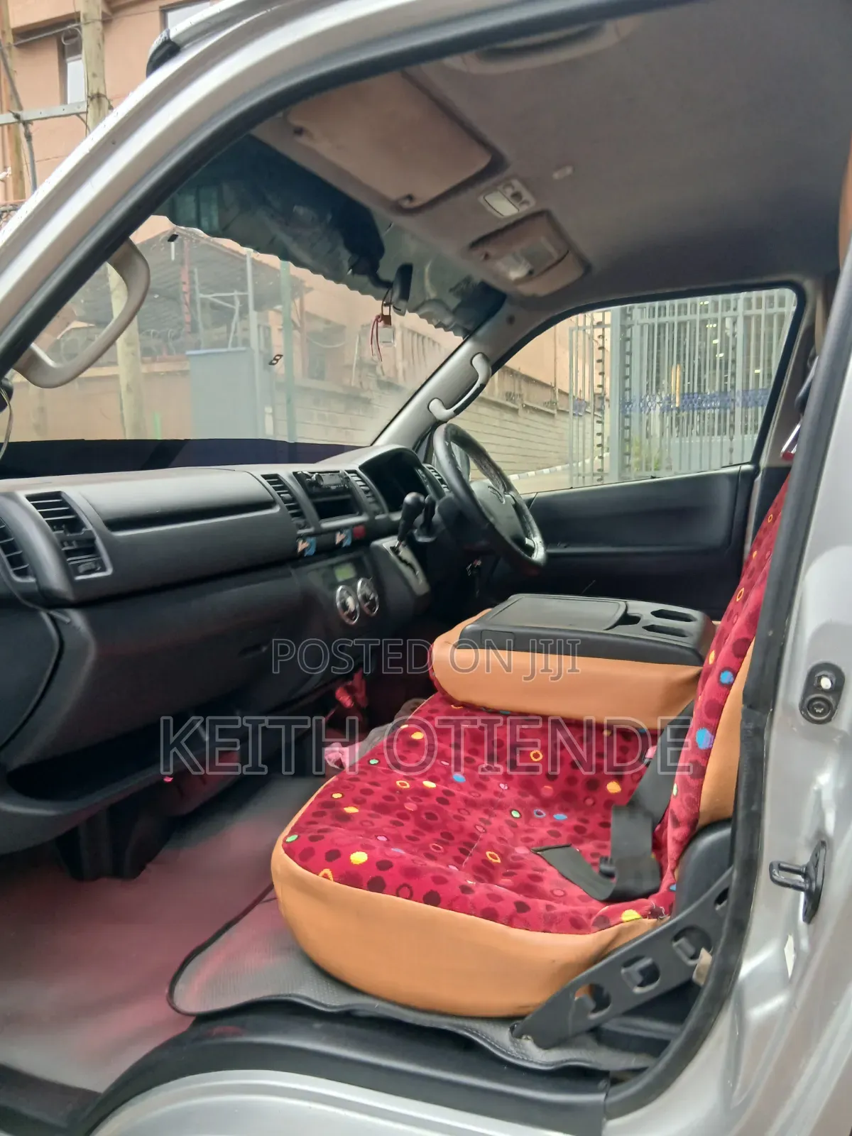Toyota HiAce 2012 Silver