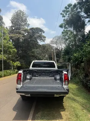 Toyota Hilux 2017 White