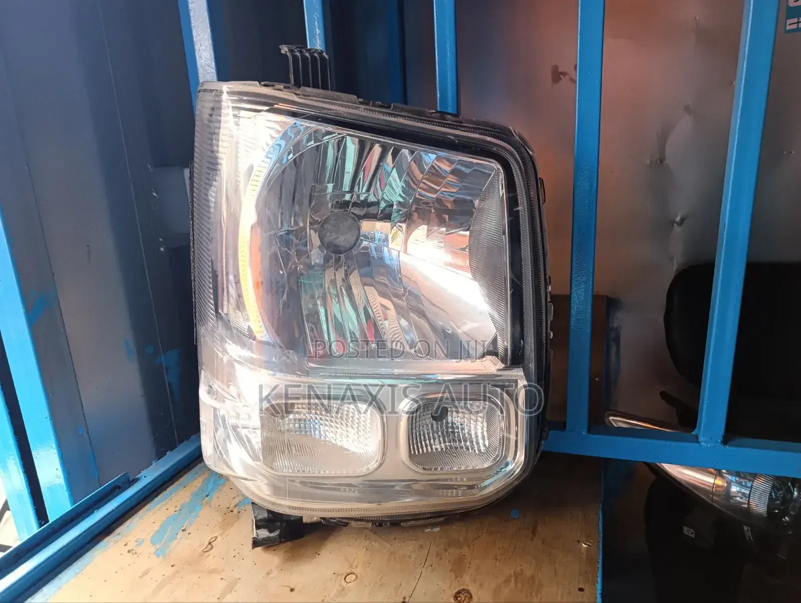 Suzuki Every Headlight