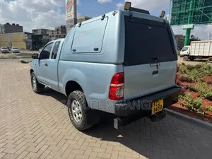 Toyota Hilux 2014 Blue