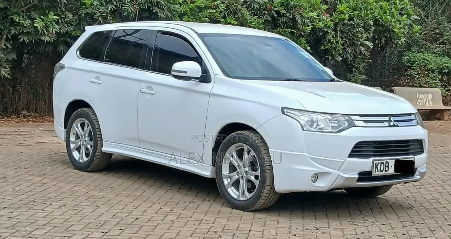 Mitsubishi Outlander 2012 White
