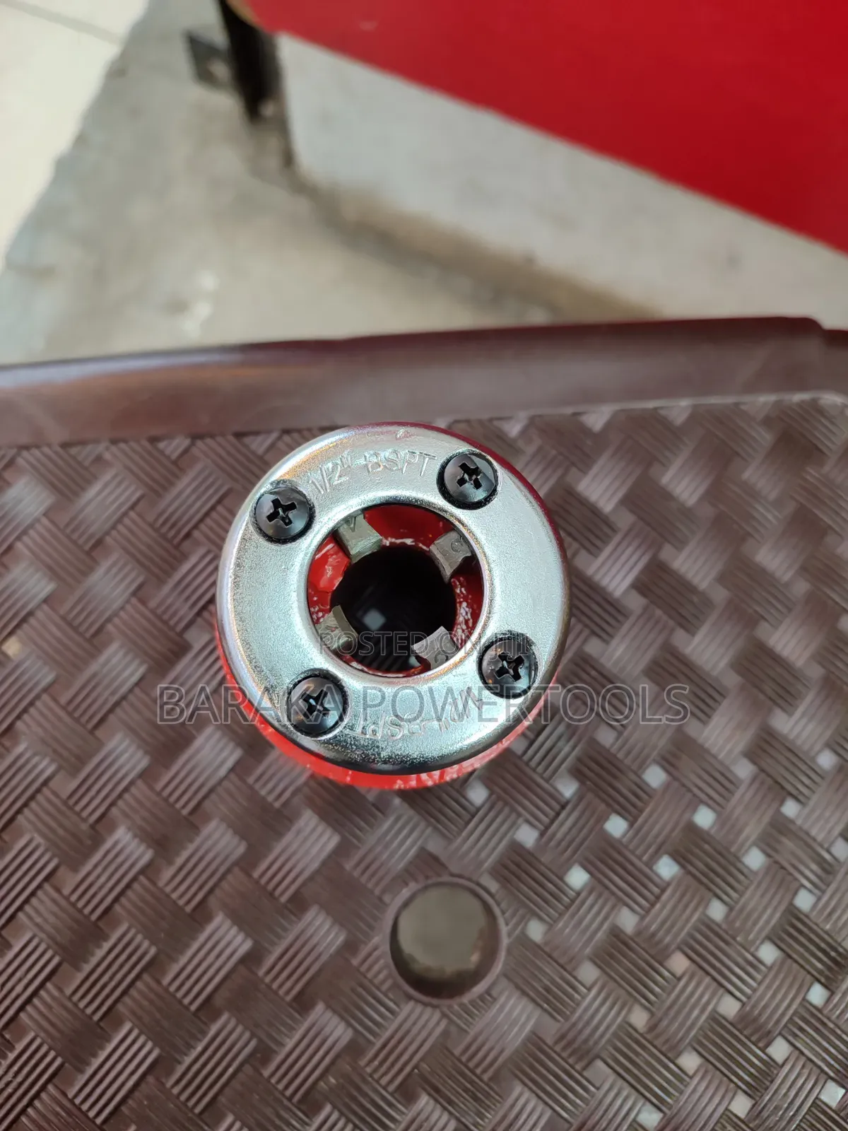 1/2-Inch BSPT Pipe Threading Die Head.