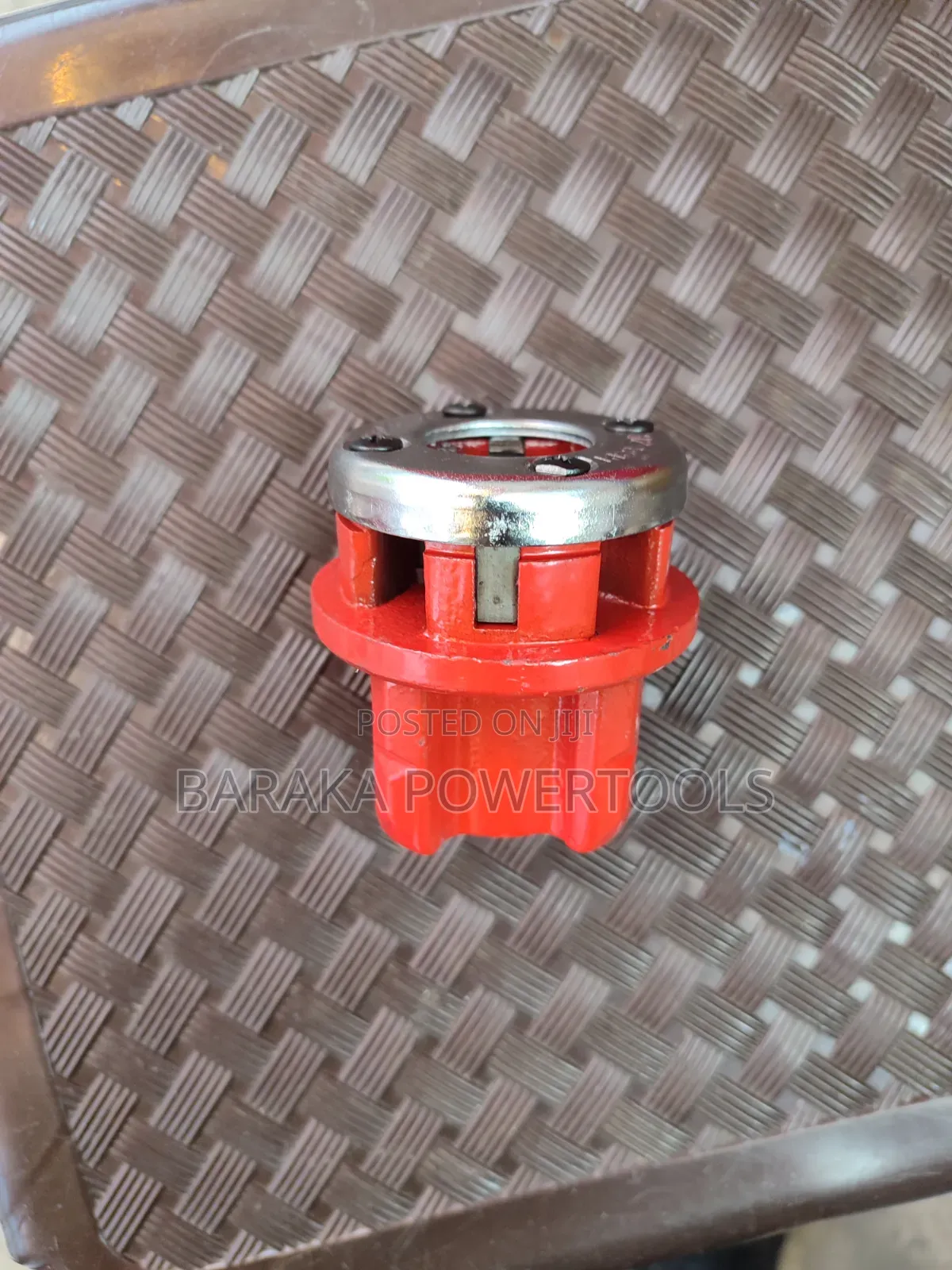 1/2-Inch BSPT Pipe Threading Die Head.