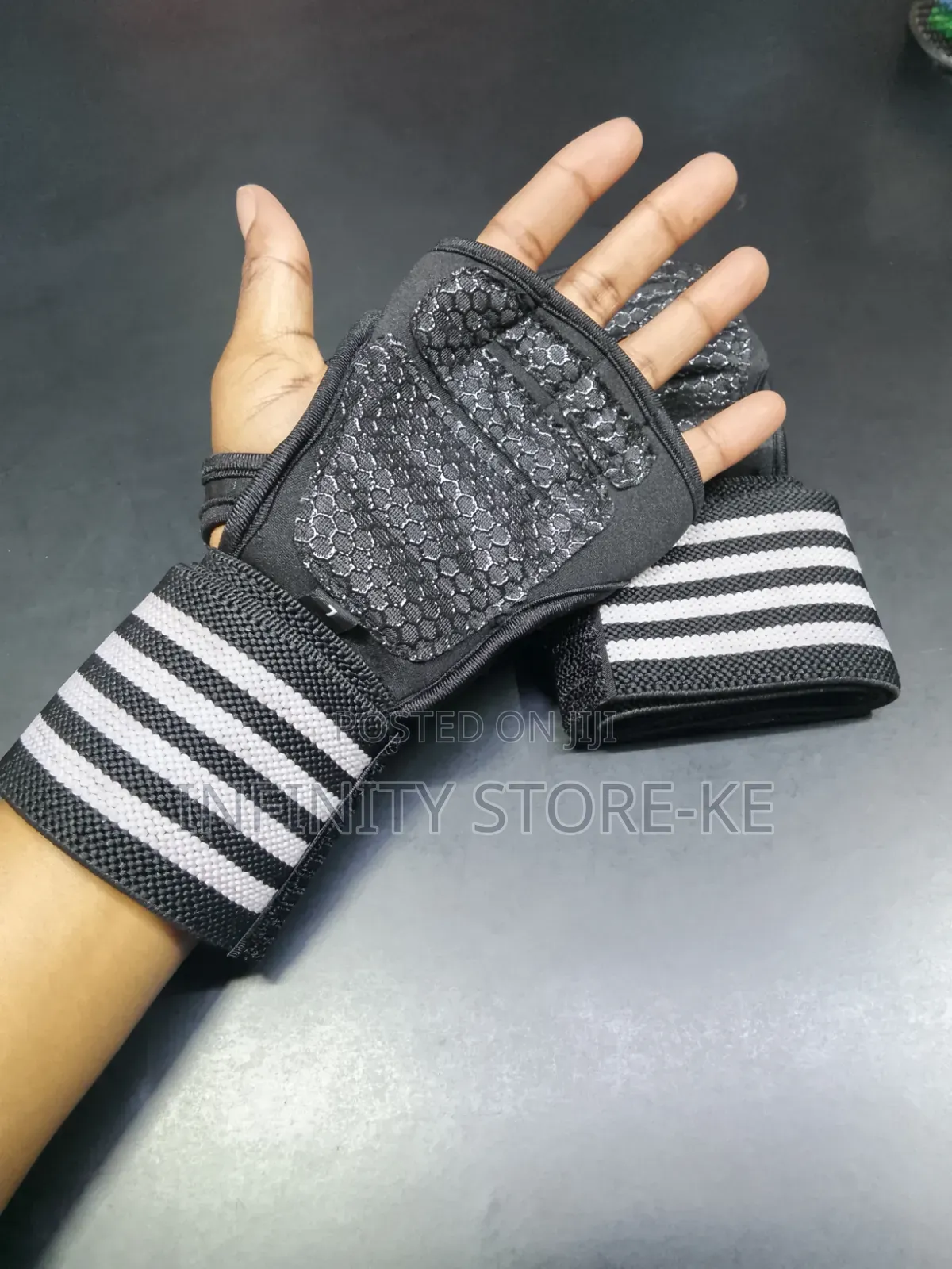 Good Quality Gym Gloves Open