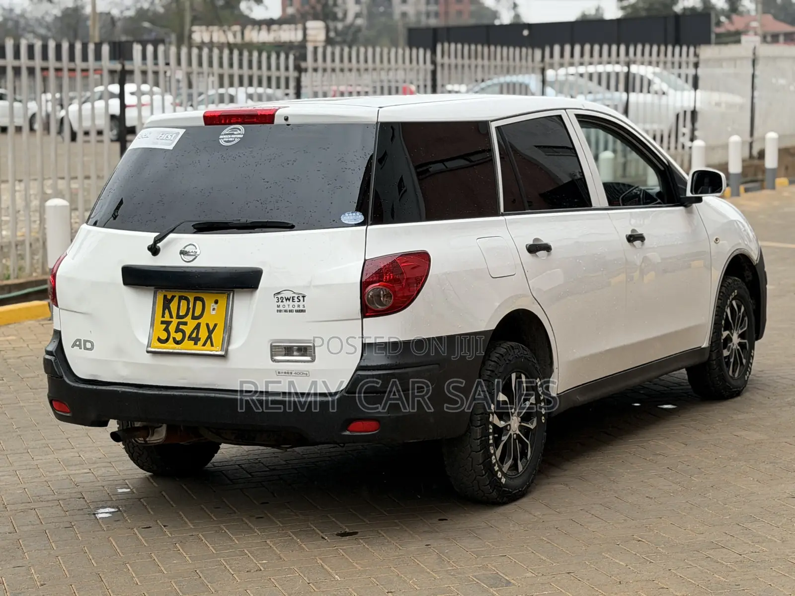 Nissan Advan 2015 White